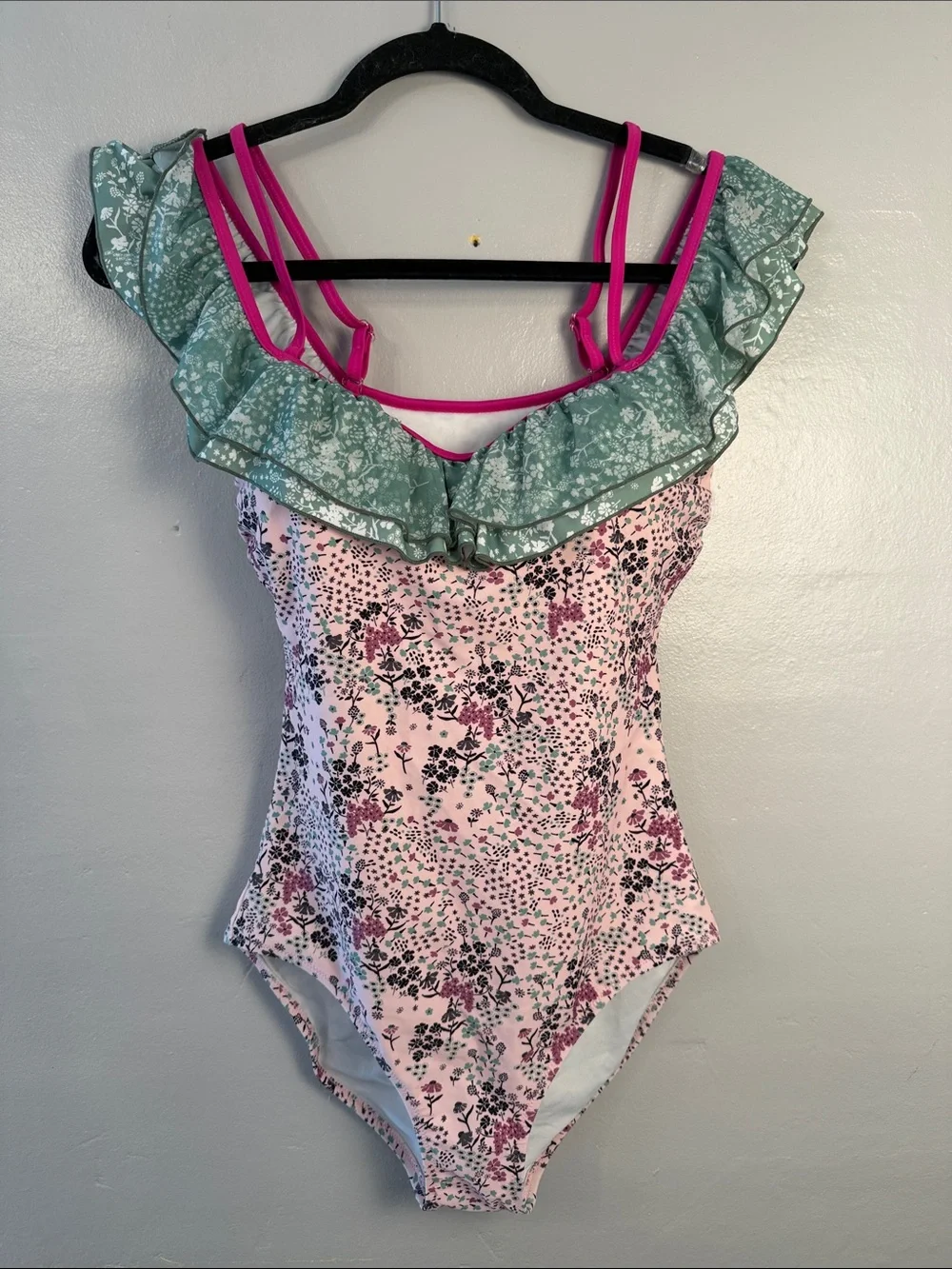 Azura Australia Sunseeker Ruffled neck One Piece Swimsuit size 8